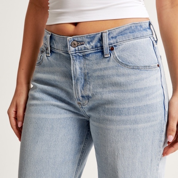 Abercrombie Curve Love Low Rise Baggy Jean - Picture 3 of 11